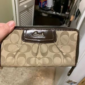 Signature Coach wallet